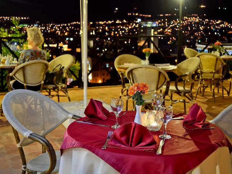 Urban Lodge Hotel Rooms And Suits Tbilisi 4*,