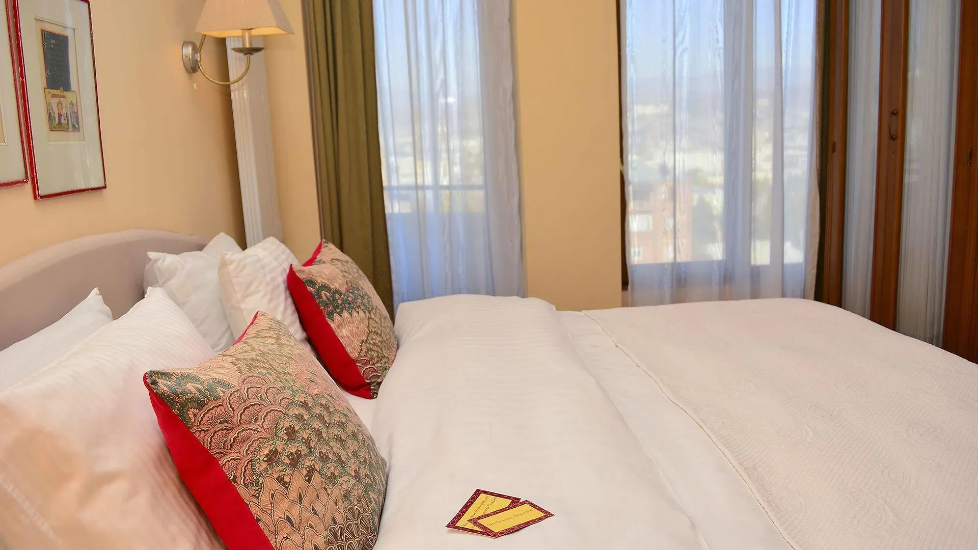 Urban Lodge Hotel Rooms And Suits تبليسي 4*,