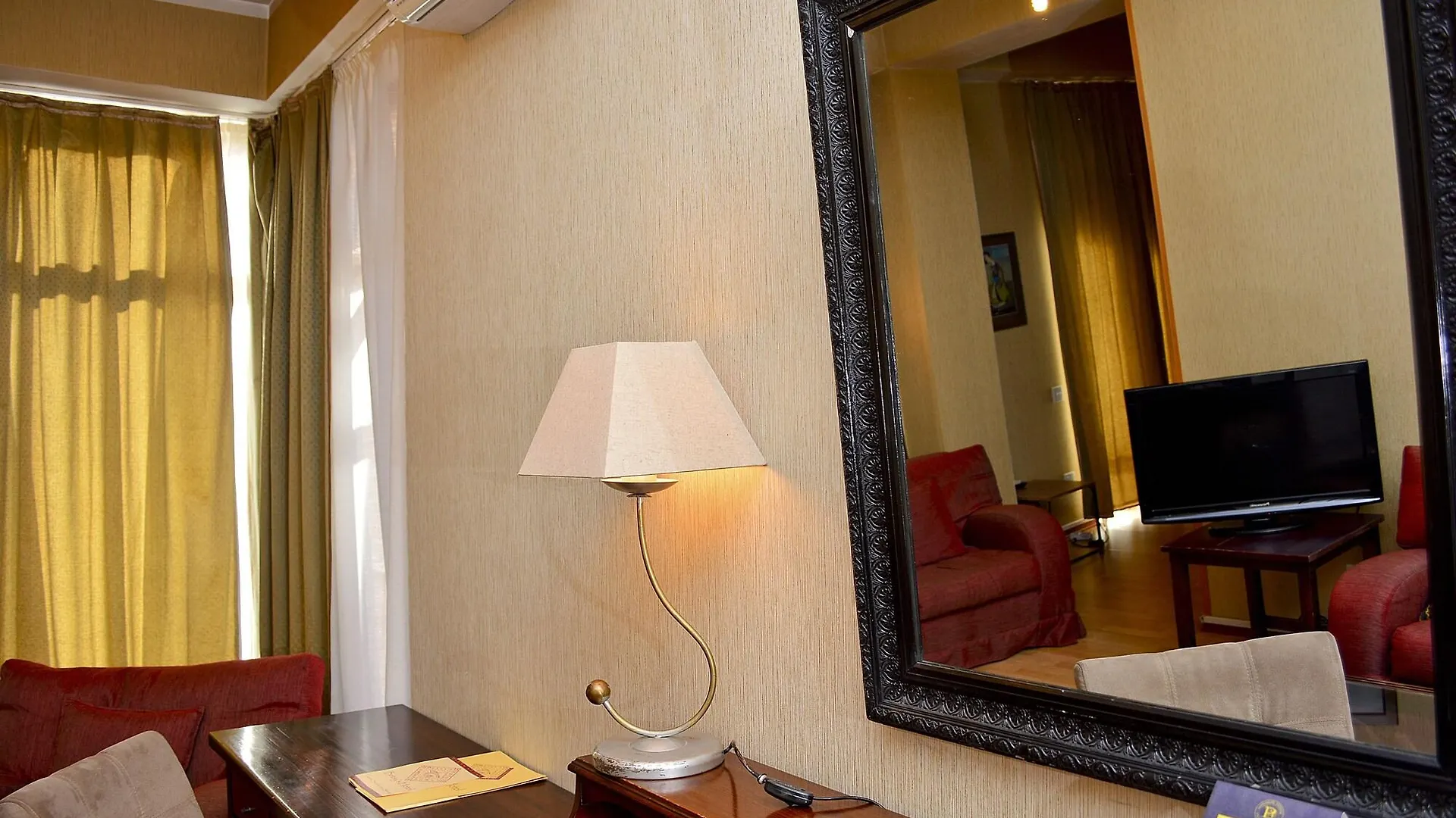 Urban Lodge Hotel Rooms And Suits Tbilisi